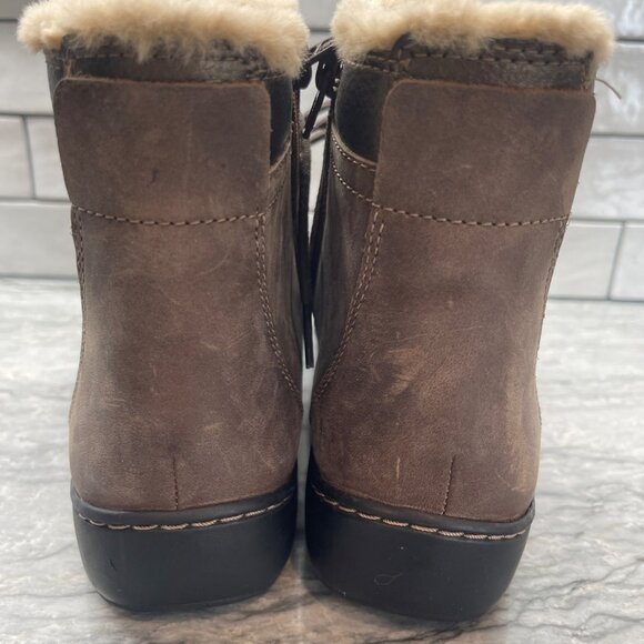 Clarks Collection Brown Leather Ankle Boots Side Zip Womens 8.5 M - Picture 2 of 8